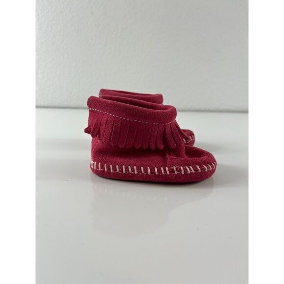 Minnetonka Infant Back Flap Suede Fringe Bootie Moccasins Baby Size 1 Red Pink - Picture 1 of 13
